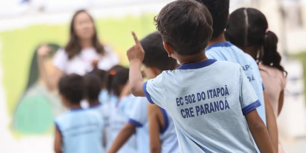 ensino-fundamental-atinge-99,5%-de-frequencia;-atraso-escolar-cai