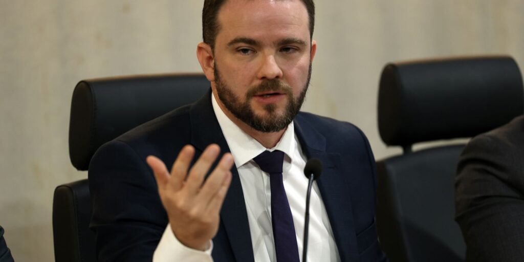 nova-versao-do-desenrola-sera-lancada-apos-viagem-de-lula,-diz-durigan