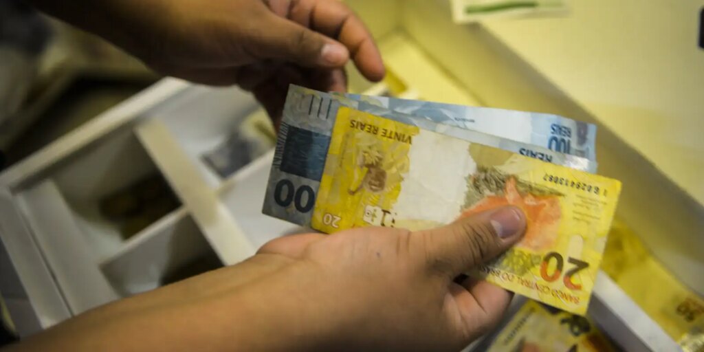 governo-propoe-salario-minimo-de-r$-1.717-em-2027