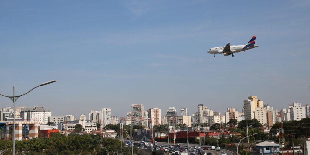 empresas-aereas-terao-linha-de-credito-para-enfrentar-alta-de-custos