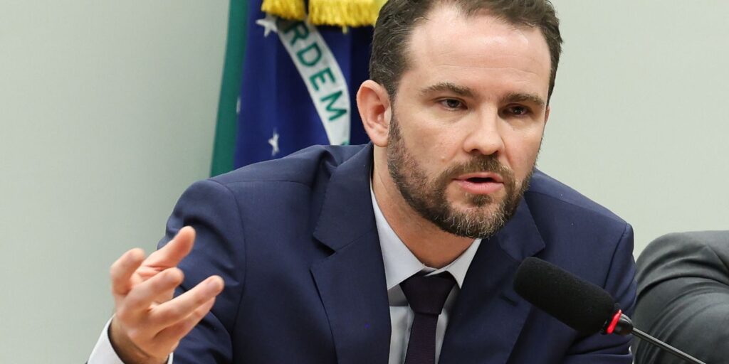 receita-pode-deixar-de-exigir-declaracao-do-ir-em-ate-tres-anos
