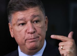 dino-da-5-dias-para-senador-explicar-repasse-de-emendas-a-lagoinha