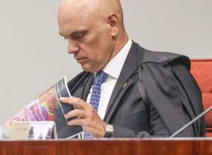 moraes-abre-acao-contra-flavio-bolsonaro-por-suposta-calunia-a-lula